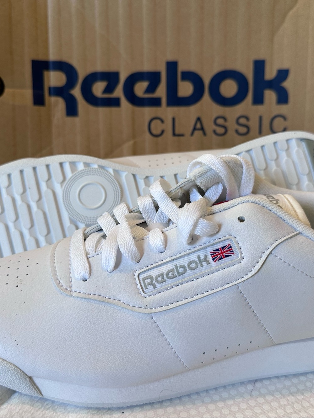 Reebok Classic women’s Leather Sneakers - White size 8